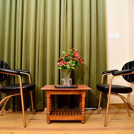 Hotel Olive Crown Lakhnau Kültér fotó