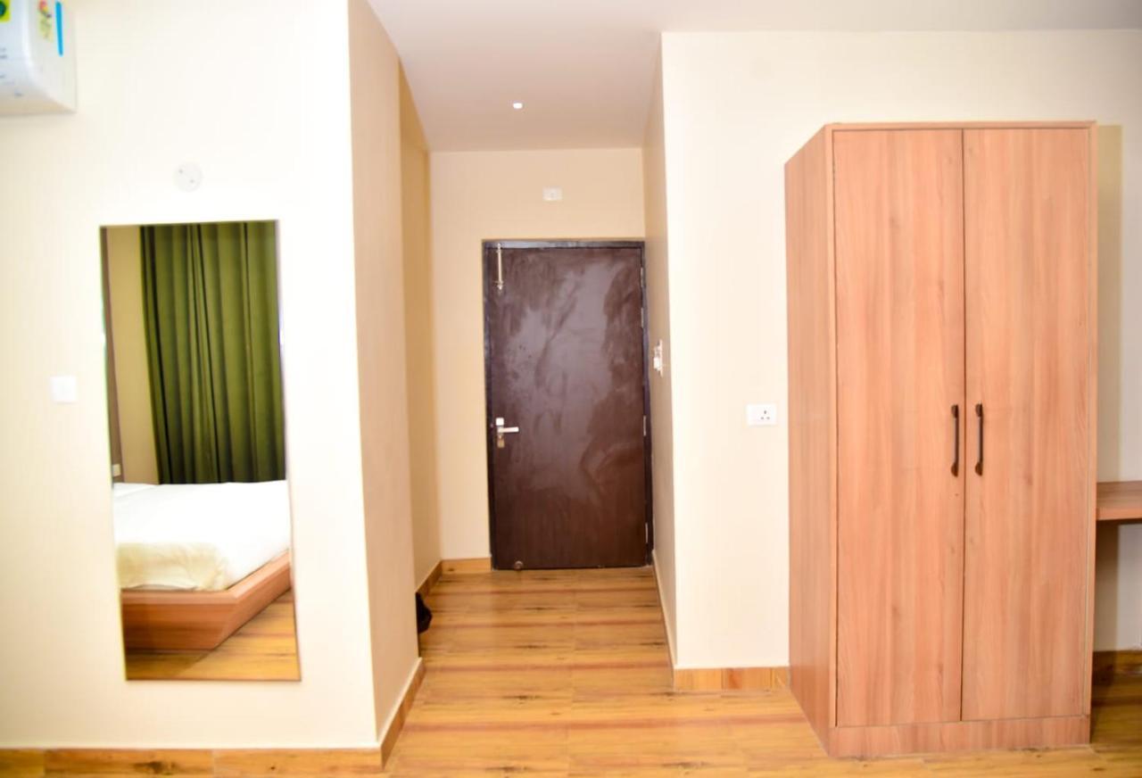 Hotel Olive Crown Lakhnau Kültér fotó
