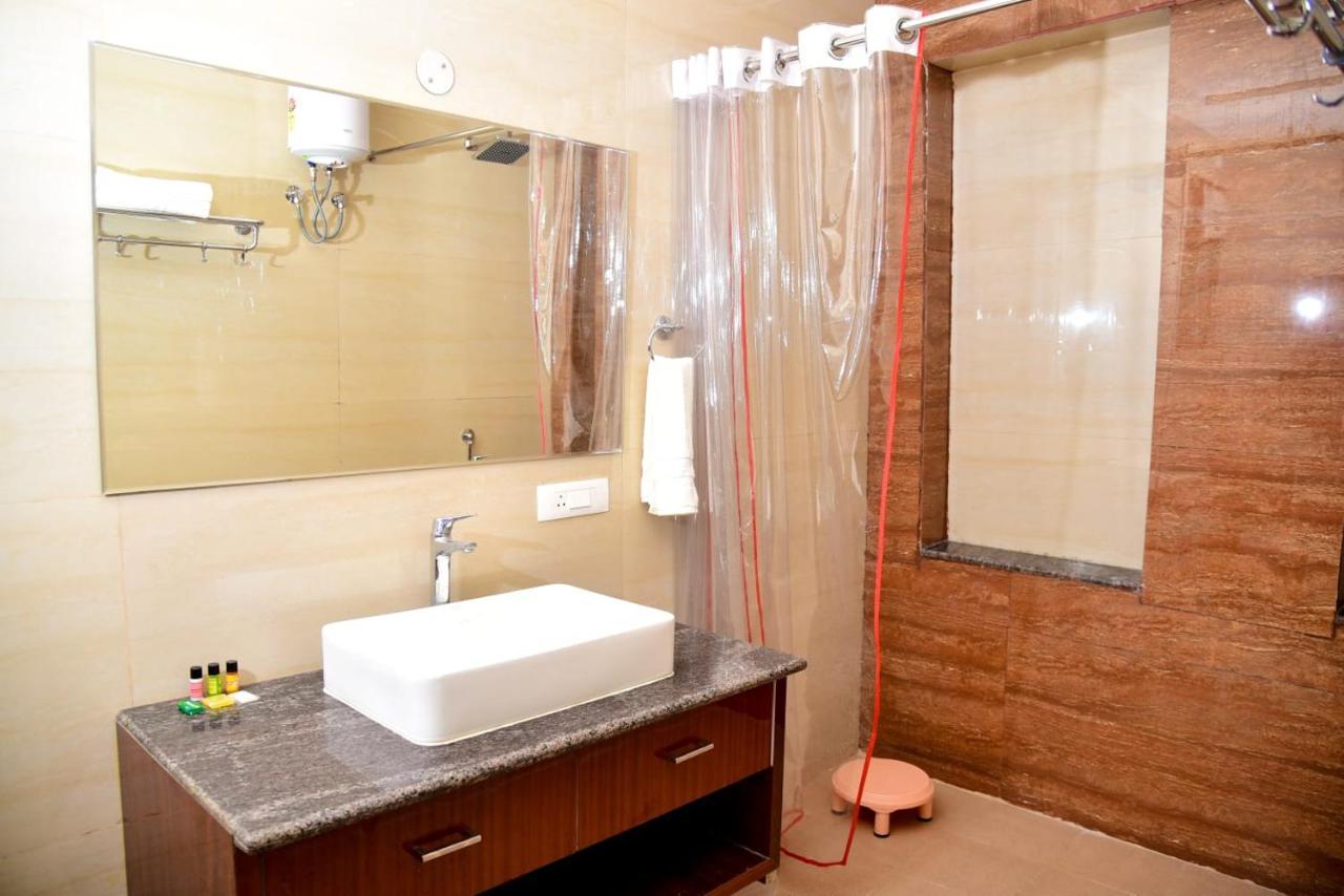 Hotel Olive Crown Lakhnau Kültér fotó