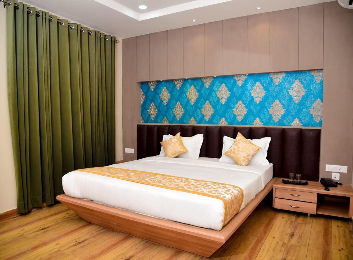 Hotel Olive Crown Lakhnau Kültér fotó
