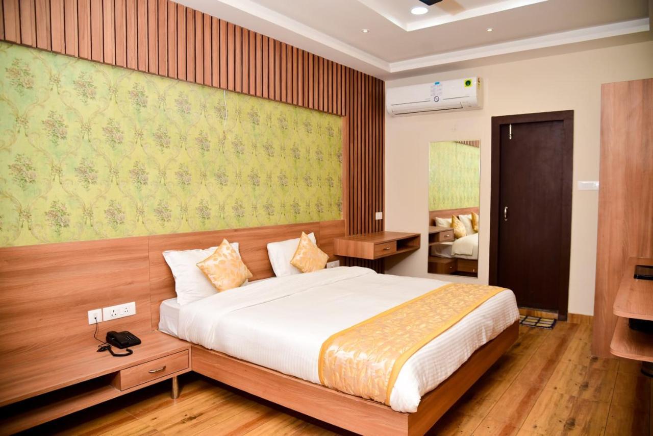 Hotel Olive Crown Lakhnau Kültér fotó