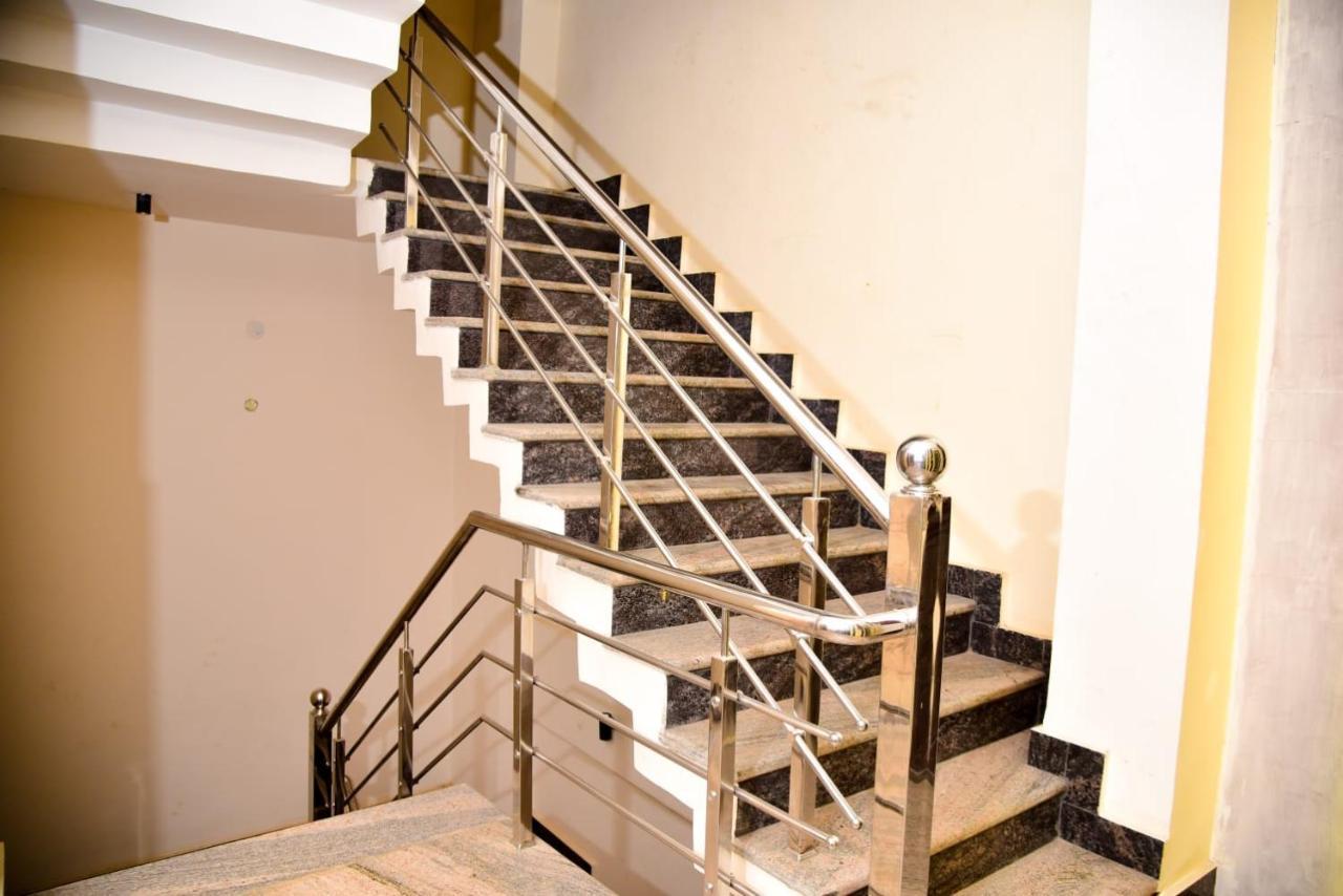 Hotel Olive Crown Lakhnau Kültér fotó