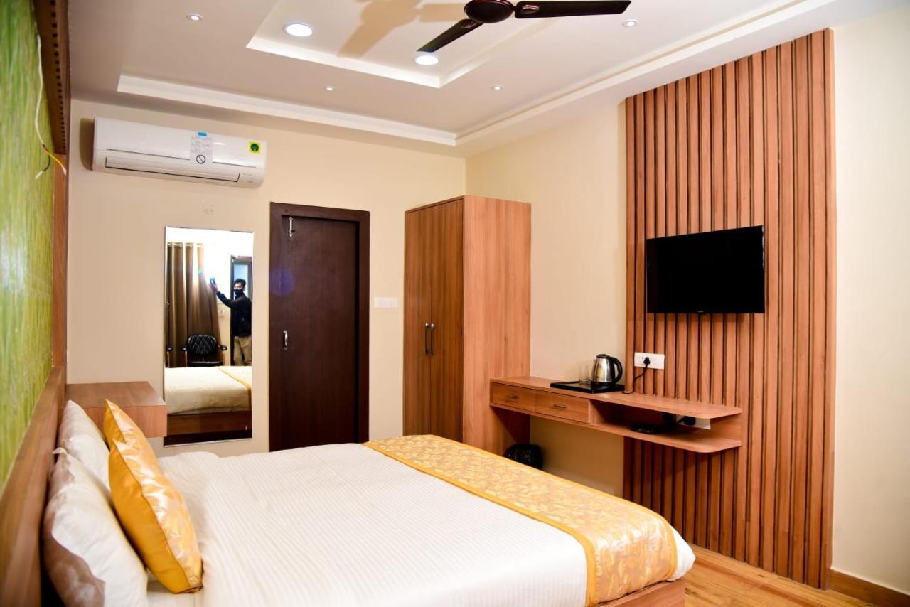 Hotel Olive Crown Lakhnau Kültér fotó