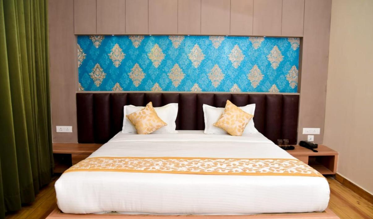 Hotel Olive Crown Lakhnau Kültér fotó