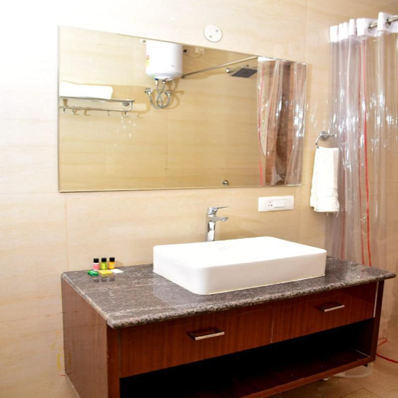 Hotel Olive Crown Lakhnau Kültér fotó