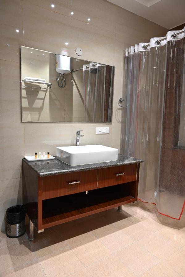 Hotel Olive Crown Lakhnau Kültér fotó