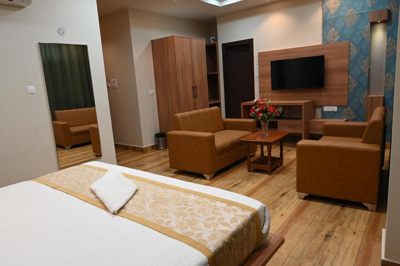 Hotel Olive Crown Lakhnau Kültér fotó