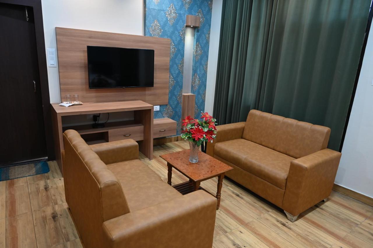 Hotel Olive Crown Lakhnau Kültér fotó
