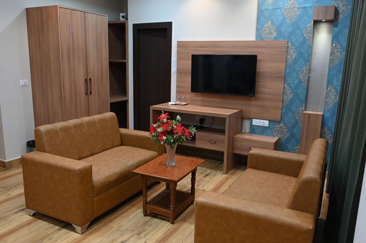 Hotel Olive Crown Lakhnau Kültér fotó