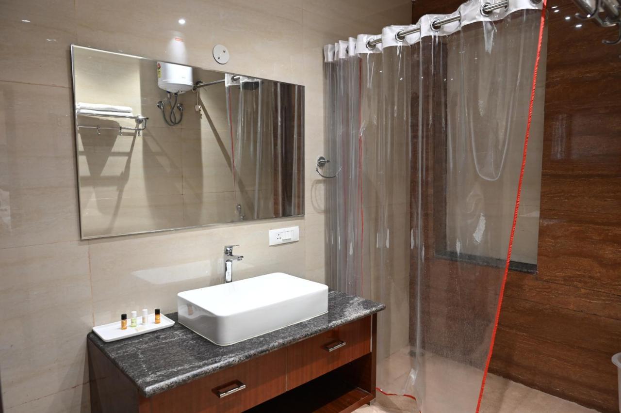 Hotel Olive Crown Lakhnau Kültér fotó