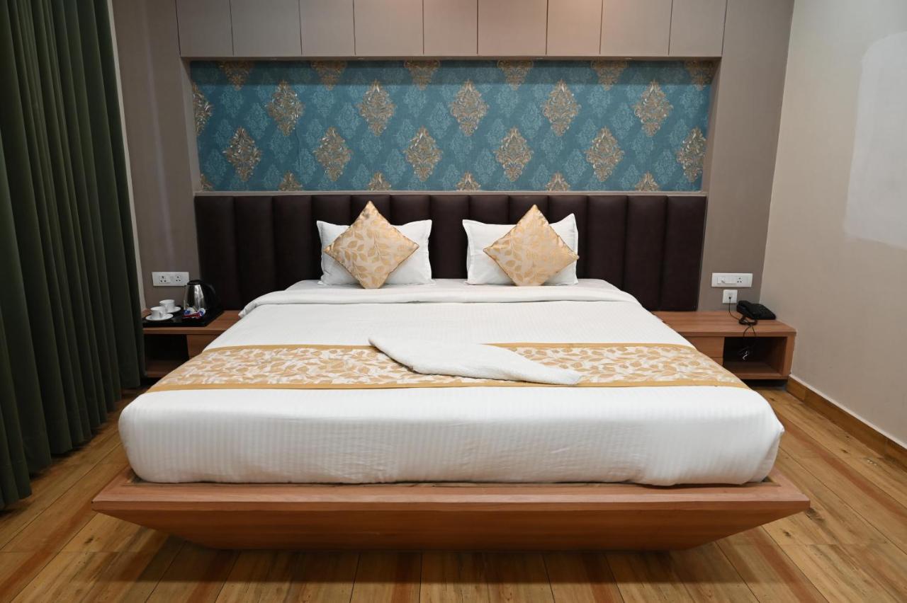 Hotel Olive Crown Lakhnau Kültér fotó